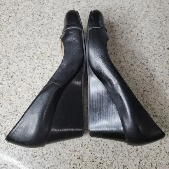 Cole Haan Grand OS Black Leather Closed Round Toe Gold Buckle Wedge Heel✨️9B - Picture 7 of 15